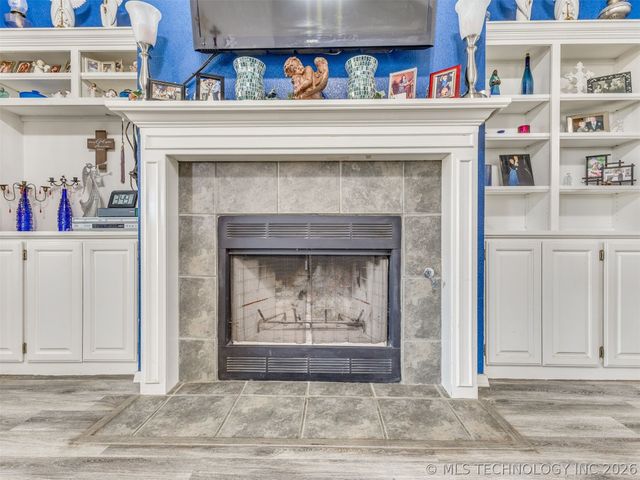 5325 Redbud Drive, Sand Springs, OK 74063