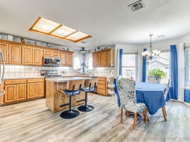 5325 Redbud Drive, Sand Springs, OK 74063