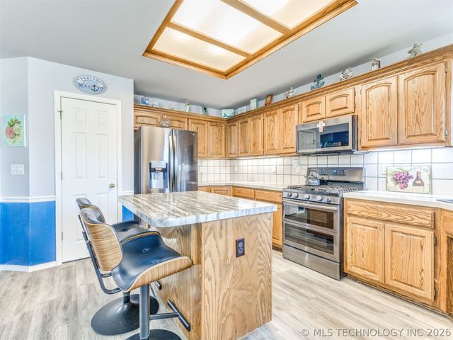 5325 Redbud Drive, Sand Springs, OK 74063