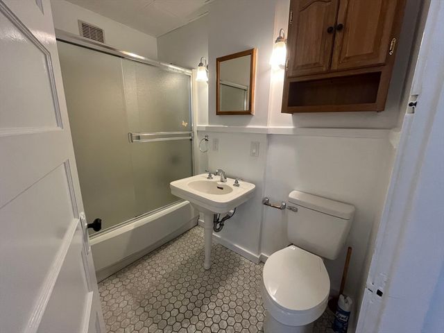 29 Irving Street 8, Worcester, MA 01609
