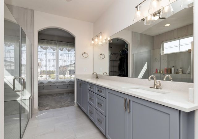 6111 NE Briarwood Drive, Ankeny, IA 50021