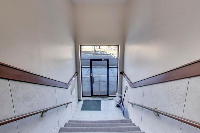 313 E 60th Street 1, Chicago, IL 60637