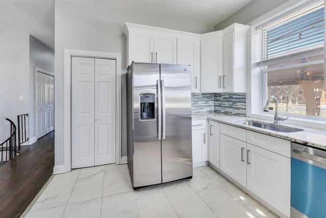 313 E 60th Street 1, Chicago, IL 60637