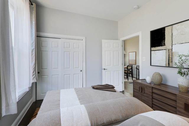 313 E 60th Street 1, Chicago, IL 60637