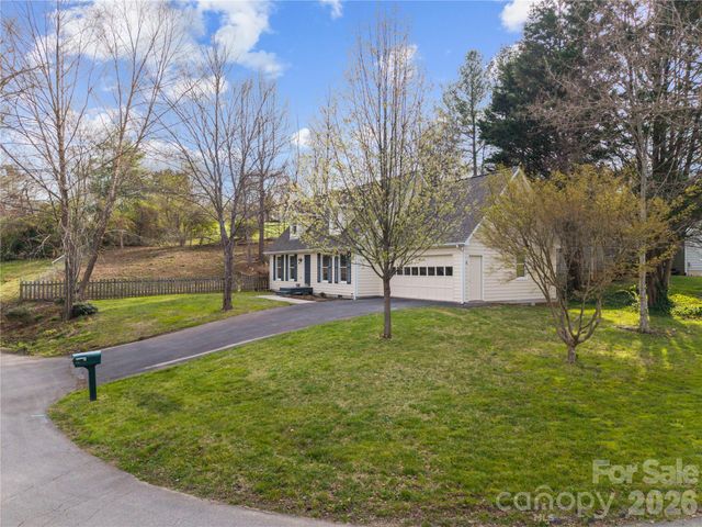 10 Orchard Place, Weaverville, NC 28787