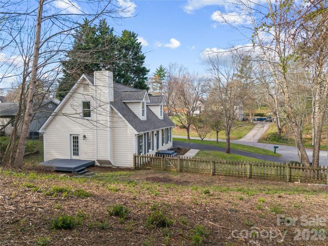 10 Orchard Place, Weaverville, NC 28787