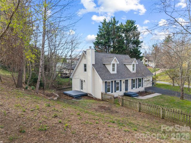 10 Orchard Place, Weaverville, NC 28787