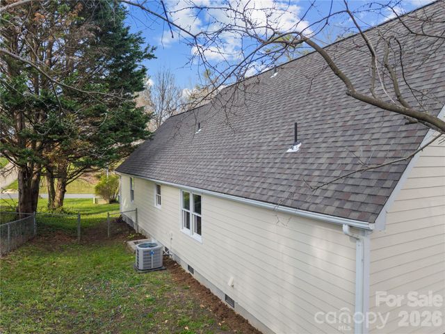 10 Orchard Place, Weaverville, NC 28787