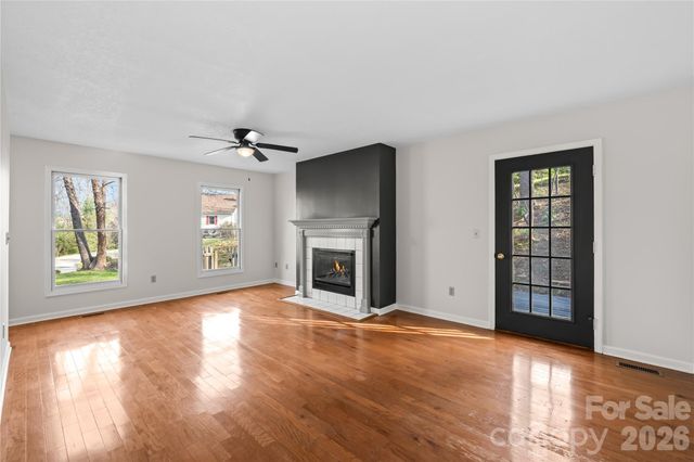 10 Orchard Place, Weaverville, NC 28787