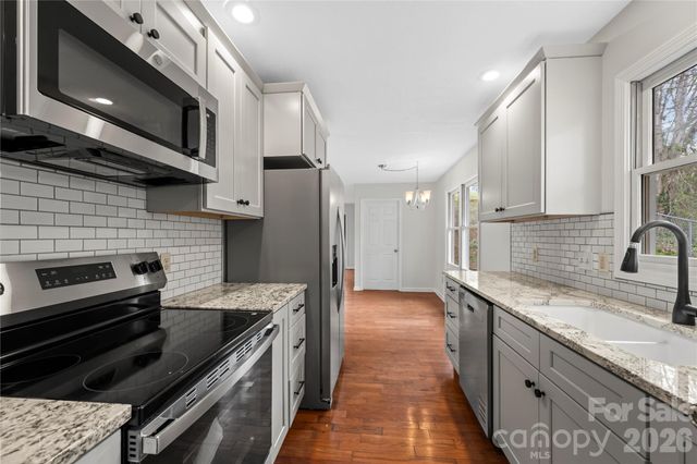 10 Orchard Place, Weaverville, NC 28787
