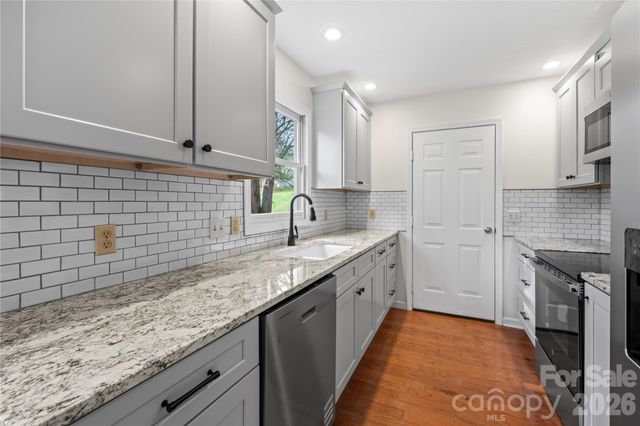 10 Orchard Place, Weaverville, NC 28787