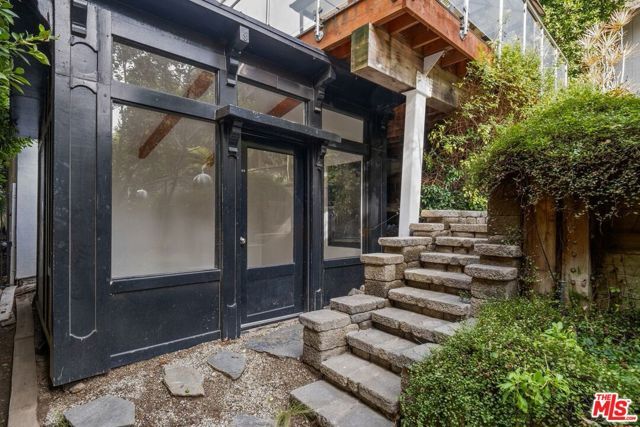 2250 Nichols Canyon Road, Los Angeles, CA 90046