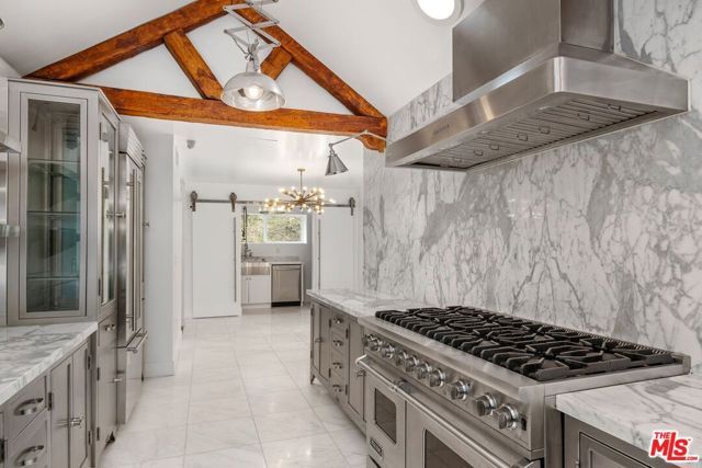 2250 Nichols Canyon Road, Los Angeles, CA 90046