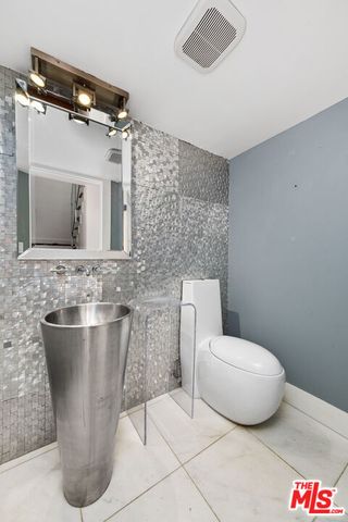 2250 Nichols Canyon Road, Los Angeles, CA 90046