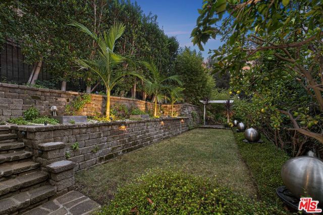 2250 Nichols Canyon Road, Los Angeles, CA 90046