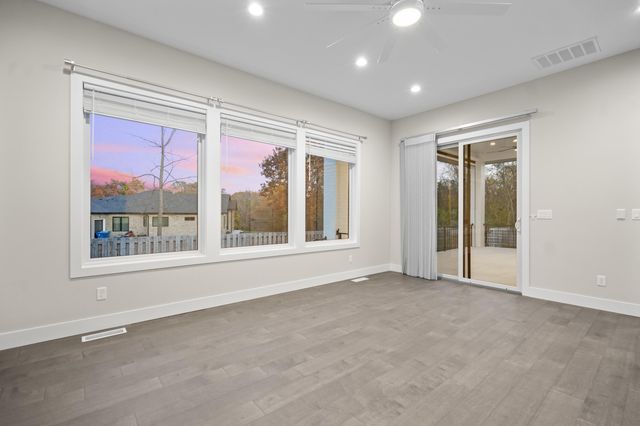 208 N Glengary Drive, Nixa, MO 65714