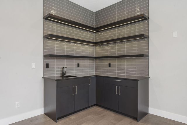 208 N Glengary Drive, Nixa, MO 65714