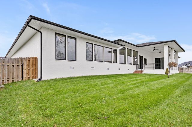 208 N Glengary Drive, Nixa, MO 65714