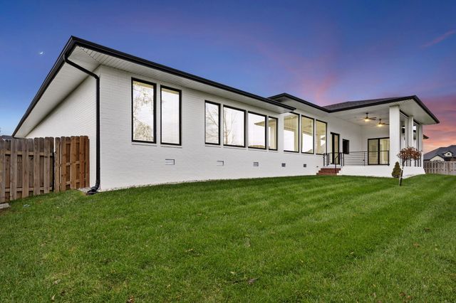 208 N Glengary Drive, Nixa, MO 65714