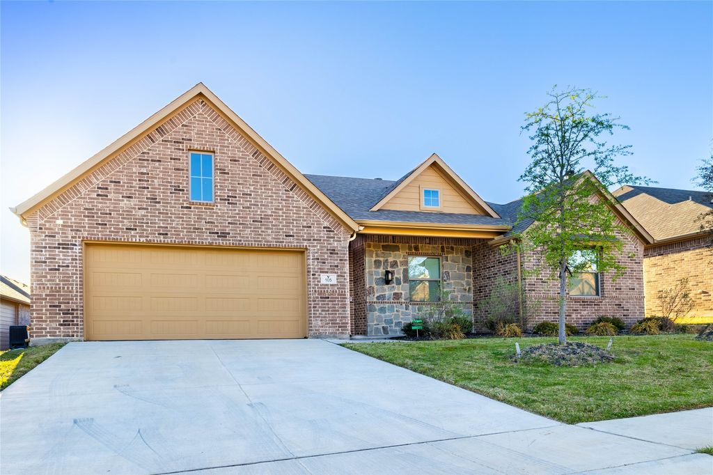 105 Rosemary Drive, Azle, TX 76020