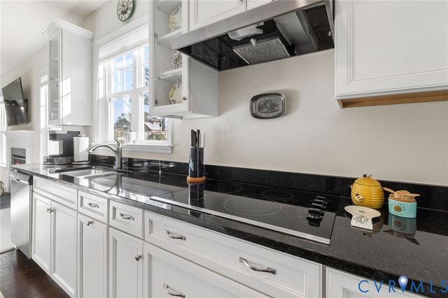 10472 Chickahominy Falls Ln, Glen Allen, VA 23059