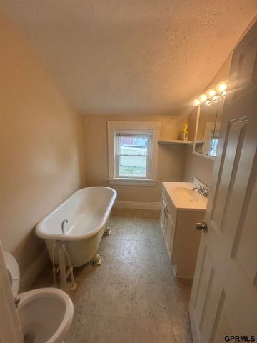 3420 Seward Street, Omaha, NE 68111