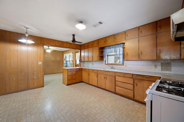 314 County Road 233, Wharton, TX 77488