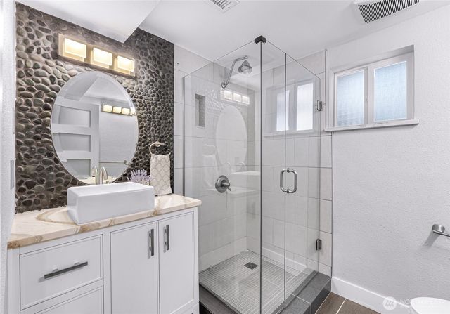 6204 170th Place SW, Lynnwood, WA 98037