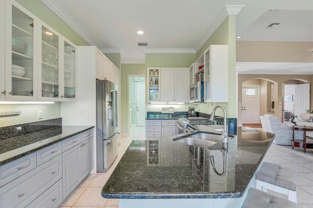 7760 SE Manhasset Place, Hobe Sound, FL 33455