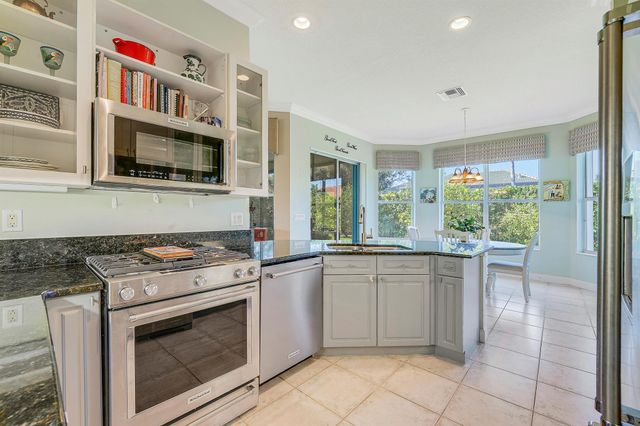 7760 SE Manhasset Place, Hobe Sound, FL 33455