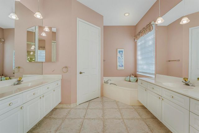 7760 SE Manhasset Place, Hobe Sound, FL 33455