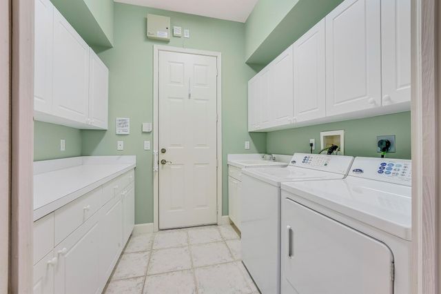 7760 SE Manhasset Place, Hobe Sound, FL 33455