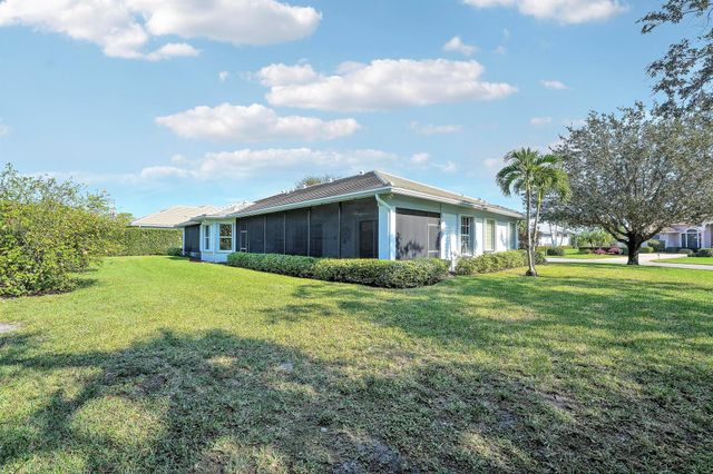 7760 SE Manhasset Place, Hobe Sound, FL 33455