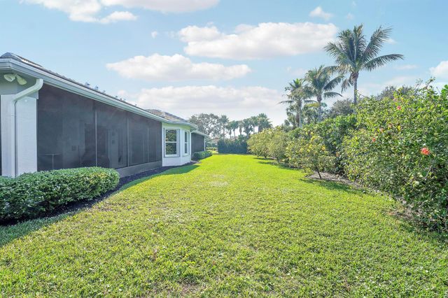 7760 SE Manhasset Place, Hobe Sound, FL 33455