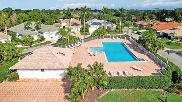 7760 SE Manhasset Place, Hobe Sound, FL 33455