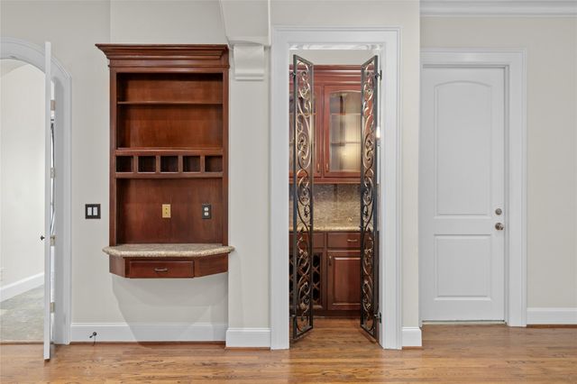 1505 Potomac Drive, Houston, TX 77057