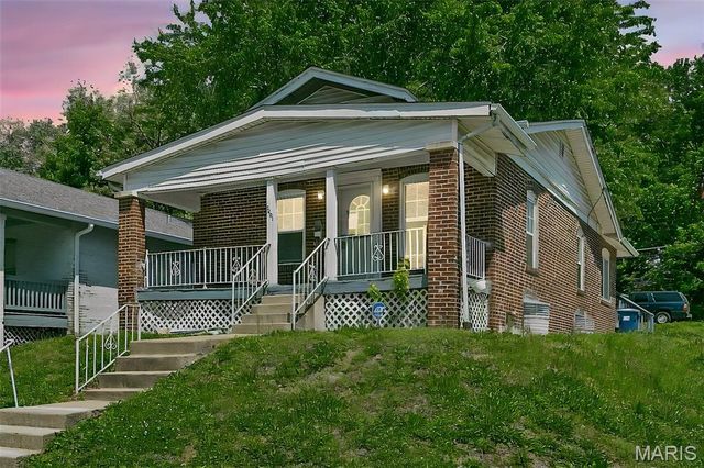 7001 Edison Avenue, Velda Village, MO 63121