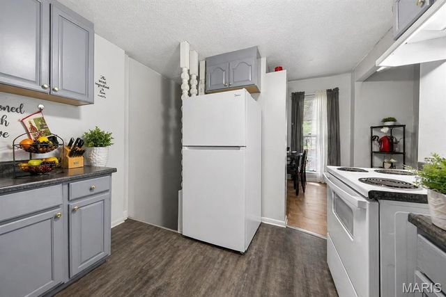 7001 Edison Avenue, Velda Village, MO 63121