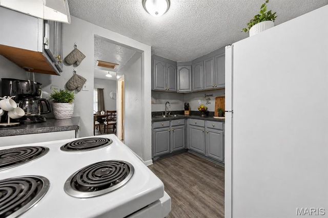 7001 Edison Avenue, Velda Village, MO 63121