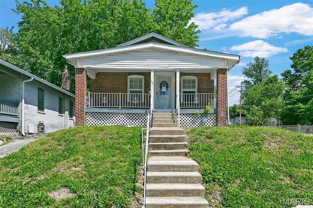7001 Edison Avenue, Velda Village, MO 63121