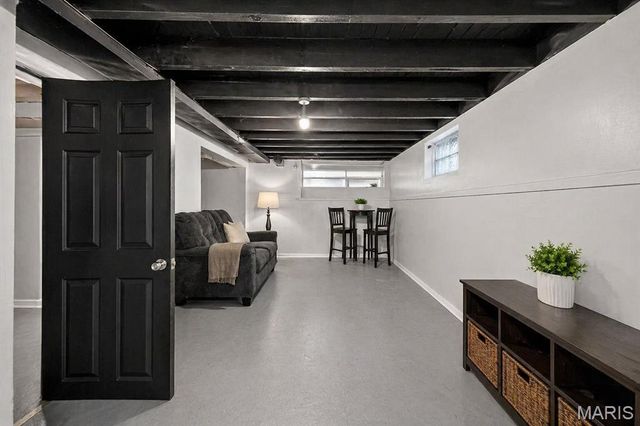 7001 Edison Avenue, Velda Village, MO 63121