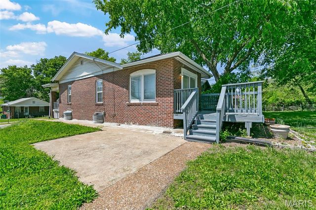7001 Edison Avenue, Velda Village, MO 63121