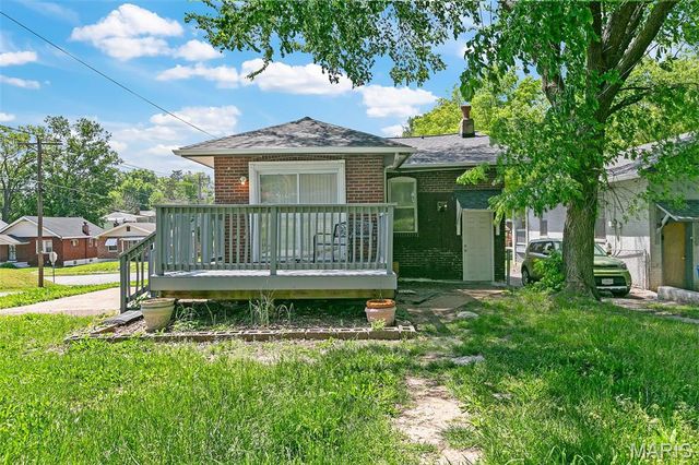7001 Edison Avenue, Velda Village, MO 63121