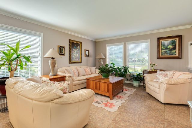 320 N Amherst Drive, West Columbia, TX 77486