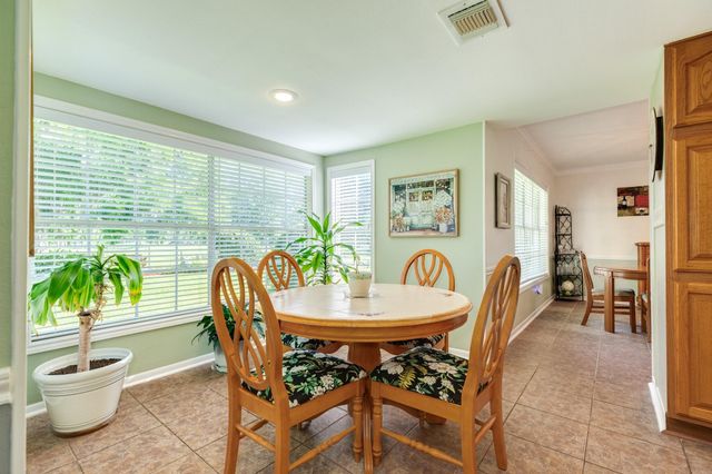 320 N Amherst Drive, West Columbia, TX 77486