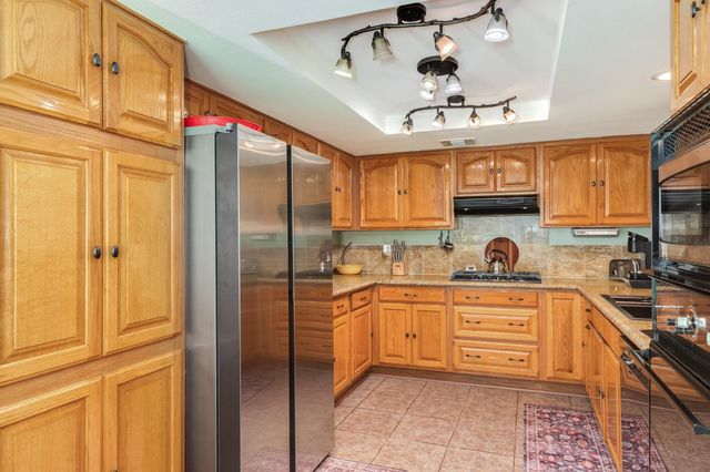 320 N Amherst Drive, West Columbia, TX 77486