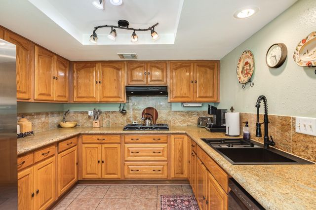 320 N Amherst Drive, West Columbia, TX 77486