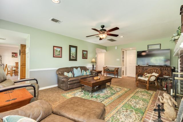 320 N Amherst Drive, West Columbia, TX 77486