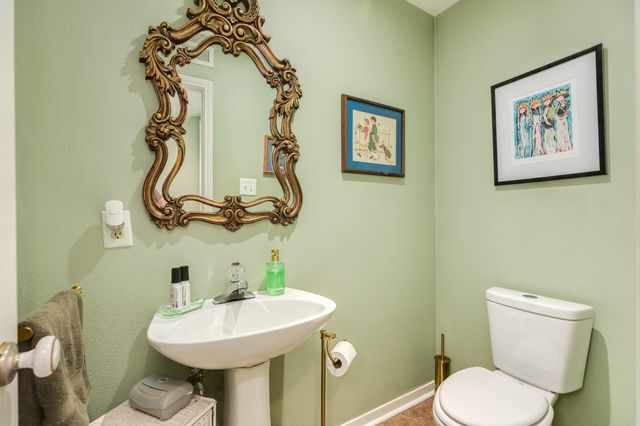 320 N Amherst Drive, West Columbia, TX 77486