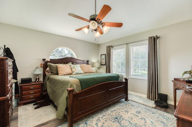 320 N Amherst Drive, West Columbia, TX 77486